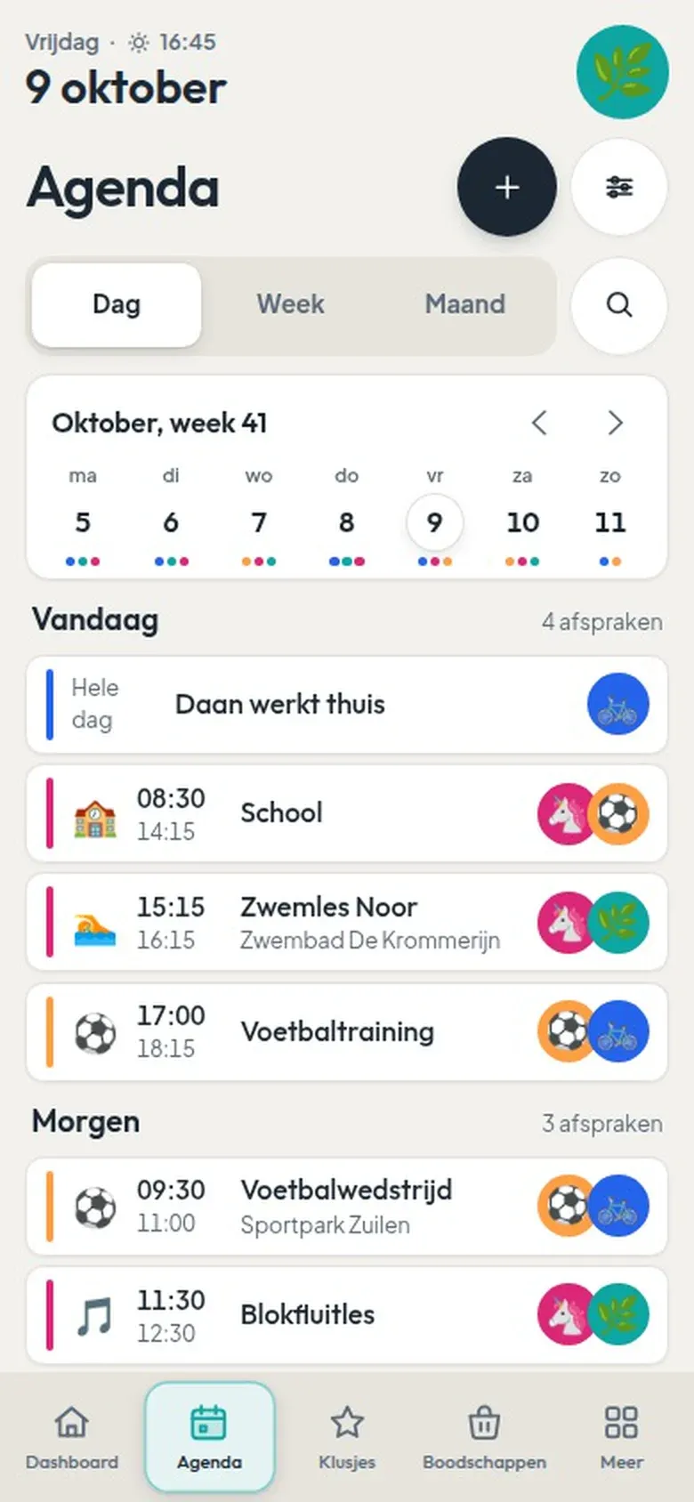 Op de telefoon een afspraak toevoegen; hij staat meteen op het scherm in de keuken
